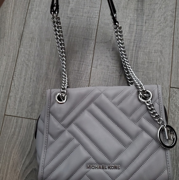 Micheal Kors Handbag - Picture 3 of 7